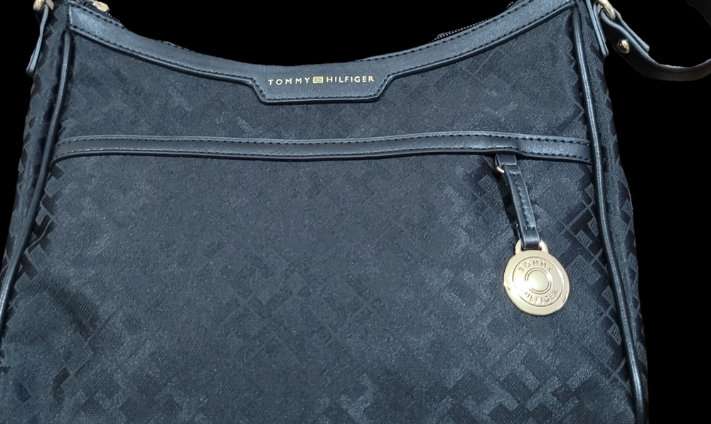 Tommy Hilfiger Hobo Bag in Black.